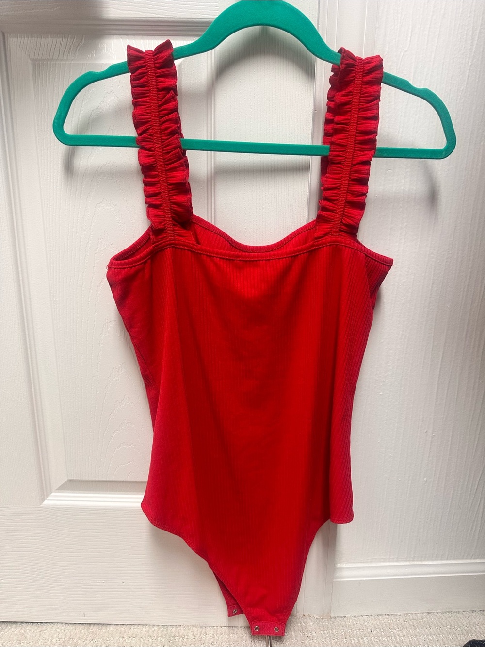 Kaileigh Red Ribbed Ruffle Strap Bodysuit – Size Large - Picture 6 of 7